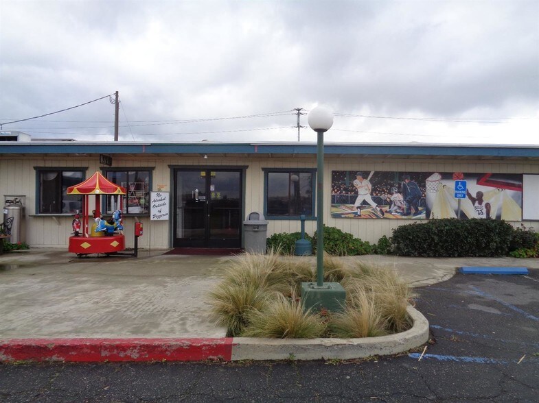 More Photos Of 110 N Mooney Blvd, Tulare Amusement Park For Lease