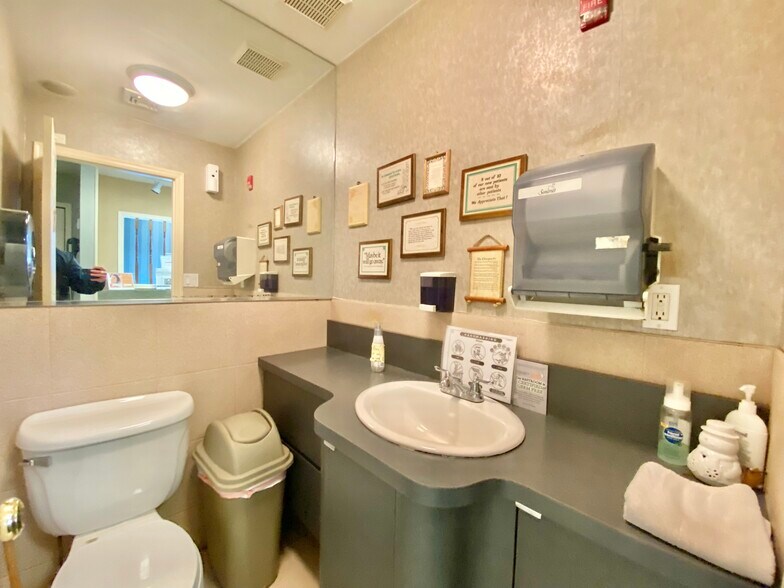 More Photos Of 559 Atlantic Ave, East Rockaway Medical For Lease