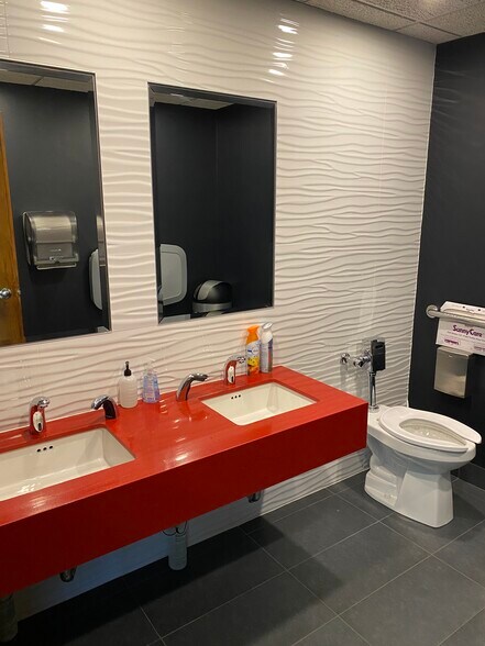 More Photos Of 45640 Willow Pond Plz, Sterling Office For Lease