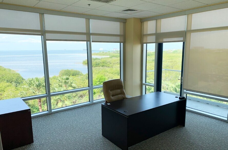 More Photos Of 5550 W Executive Dr, Tampa Office Residential For Sale