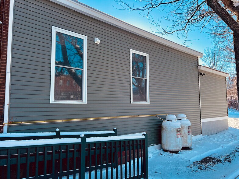 More Photos Of 42 Central St, Newport Apartments For Lease