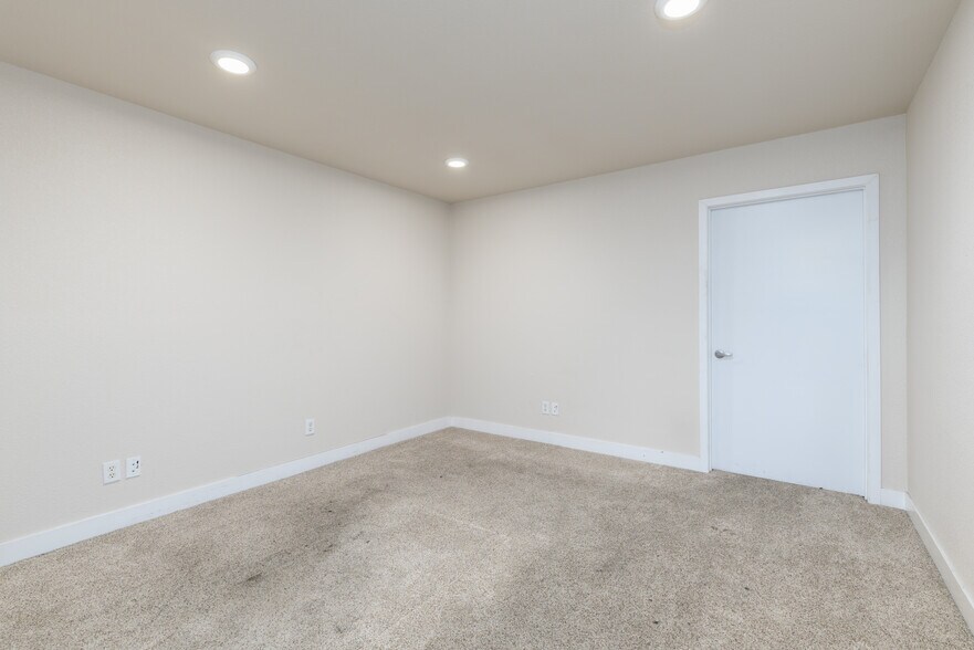 More Photos Of 9030 Winnetka Ave, Northridge Industrial For Lease