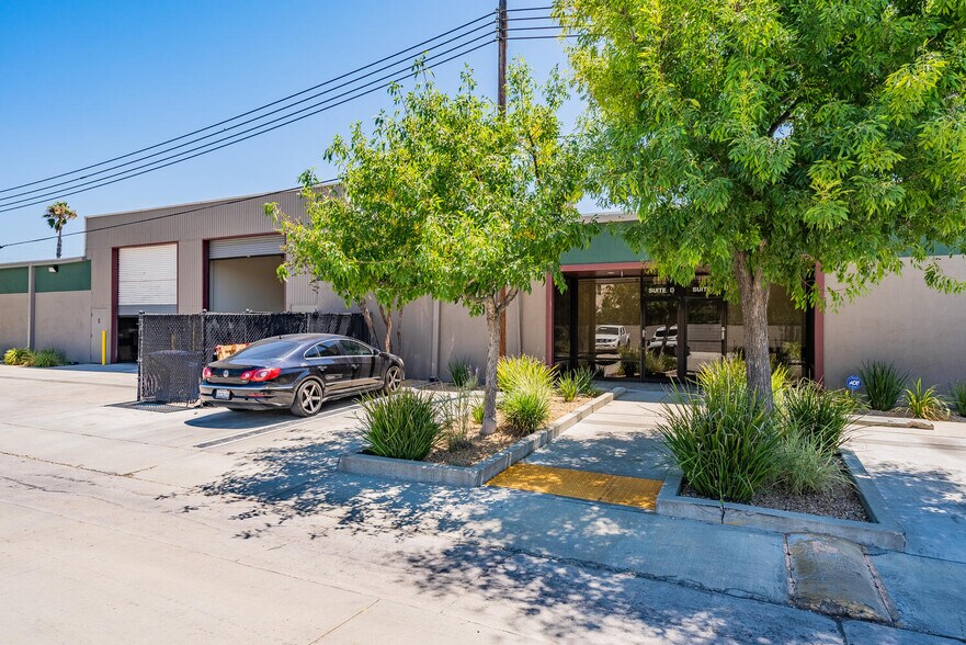 More Photos Of 12701 Van Nuys Blvd, Pacoima Warehouse For Lease
