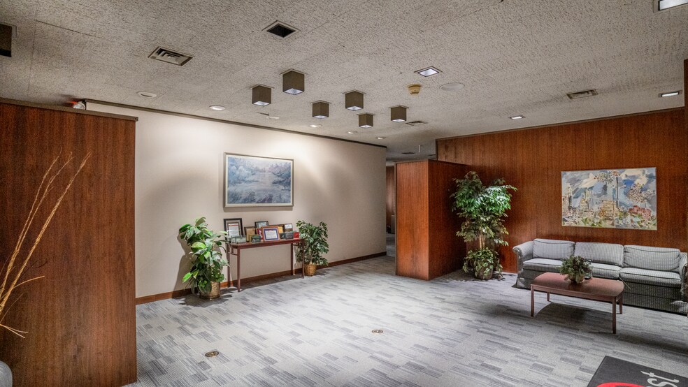 More Photos Of 8001 W Jefferson Blvd, Fort Wayne Office For Lease