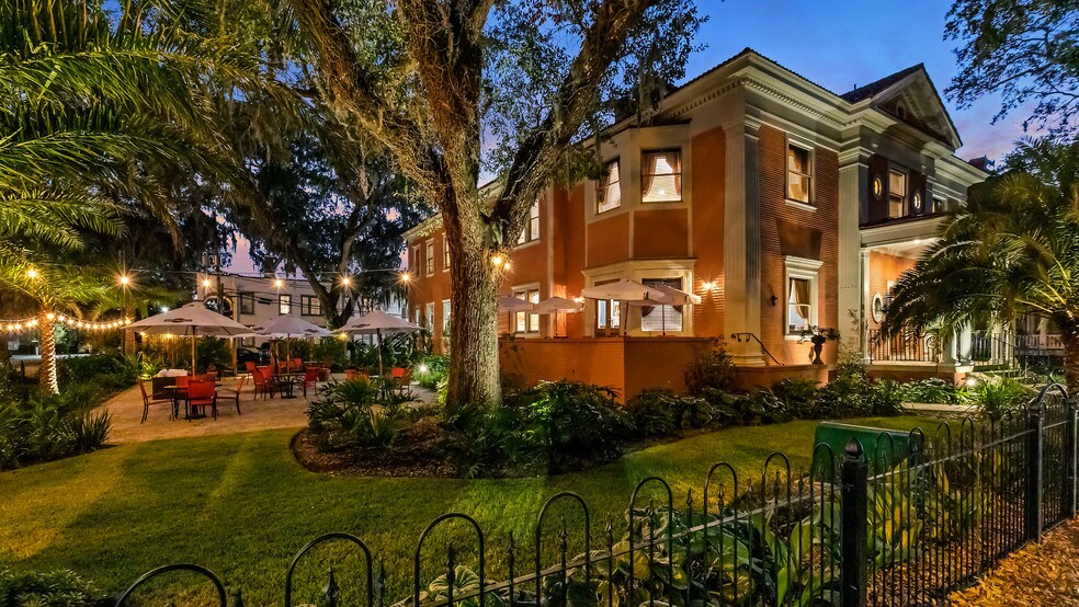 More Photos Of 119 E 37th St, Savannah Restaurant For Sale
