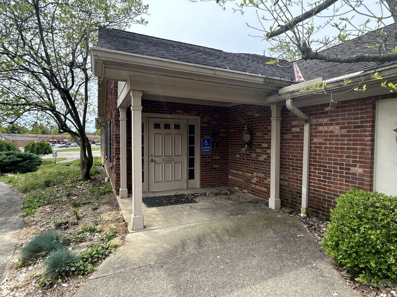 More Photos Of 11907 Montgomery Rd, Cincinnati Medical For Lease