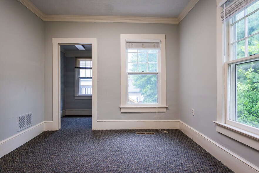 More Photos Of 3562 Spangenberg Ave, Clemmons Office For Lease