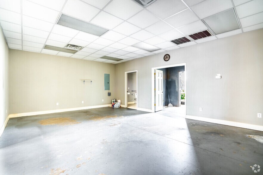 More Photos Of 7902-7904 Broadway St, Pearland Unknown For Lease