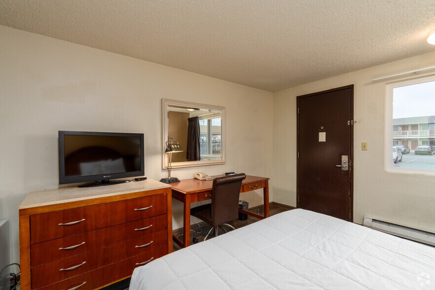 More Photos Of 408 Yakima Valley Hwy, Sunnyside Hotel For Sale