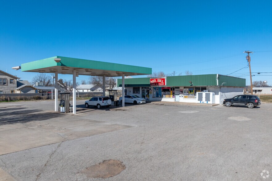More Photos Of 401 W Broadway St, Altus Convenience Store For Sale