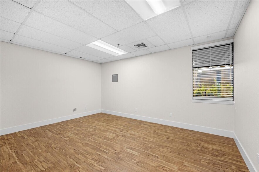 More Photos Of 7257 N Maple Ave, Fresno Office For Lease