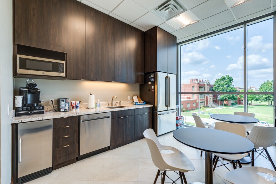 More Photos Of 500 NW 6th St, Oklahoma City Medical For Lease