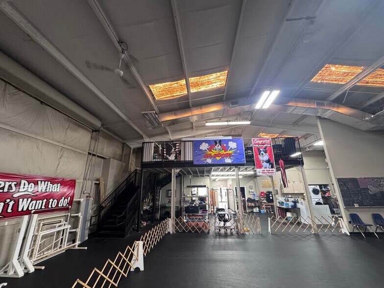 More Photos Of 2910 Drane Field Rd, Lakeland Warehouse For Lease