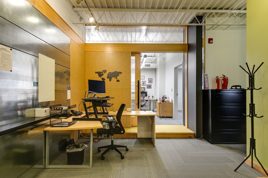 More Photos Of 3310 W Clay St, Richmond Showroom For Lease