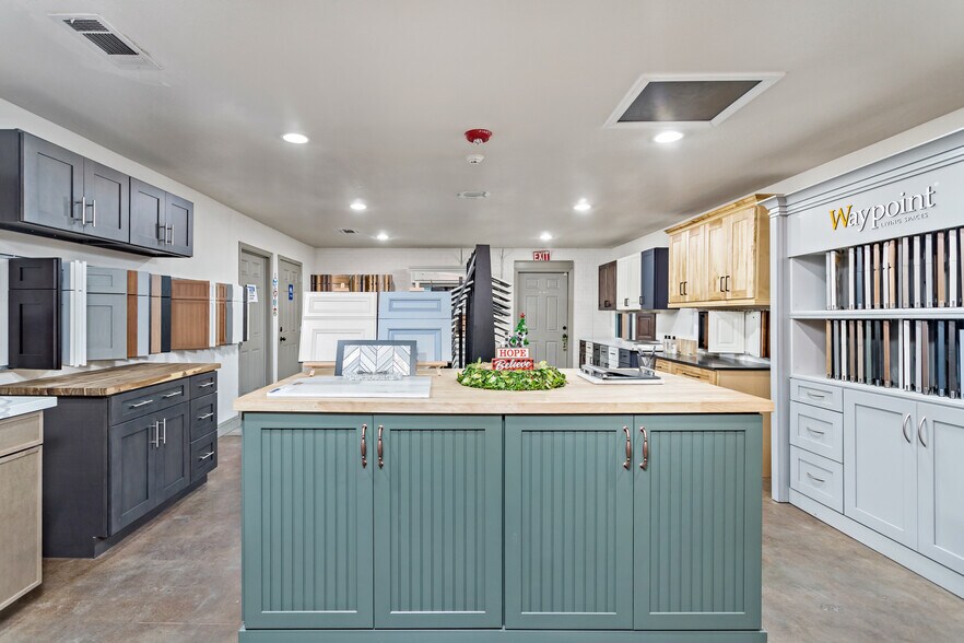 More Photos Of 1400 N 5th St, Silsbee General Retail For Sale