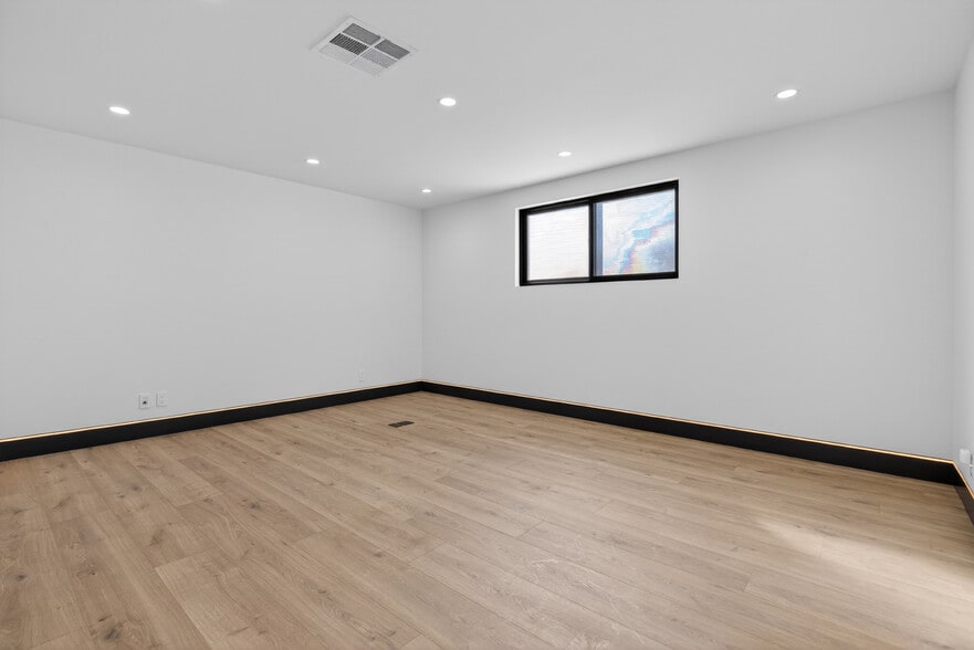 More Photos Of 703 S Main St, Burbank Showroom For Sale