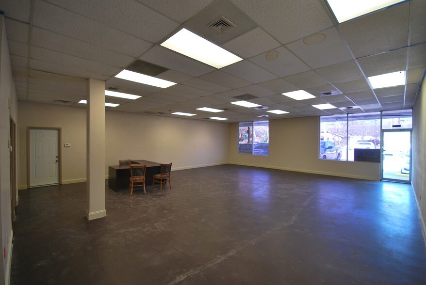More Photos Of 1309-1317 W Main St, Waxahachie Freestanding For Lease