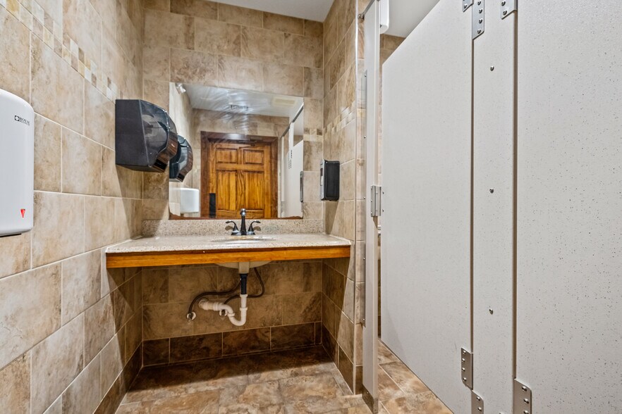 More Photos Of 5626 W Lincoln Hwy, Parkesburg Restaurant For Sale