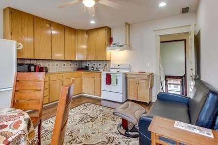More Photos Of 707 NE 5th St, McMinnville Office For Sale