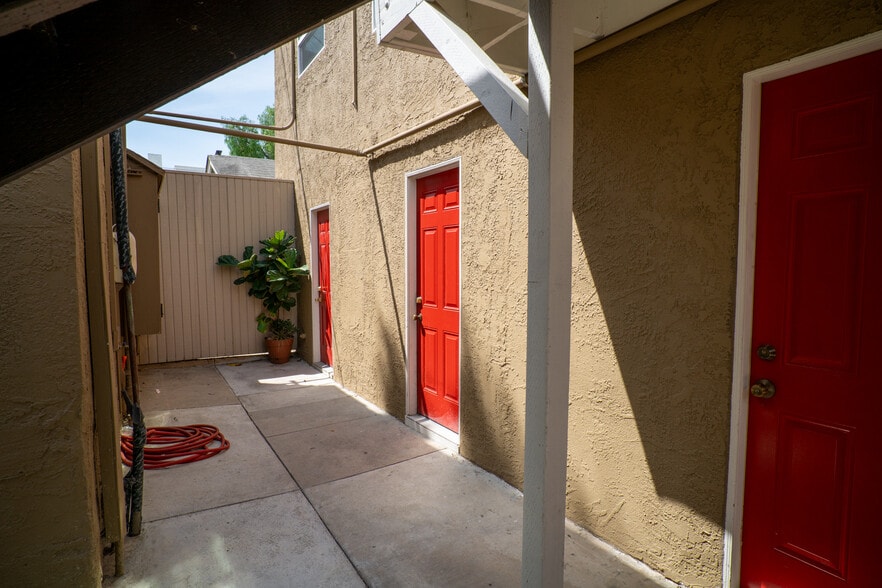 More Photos Of 1111 Pine Ave, Long Beach Apartments For Sale
