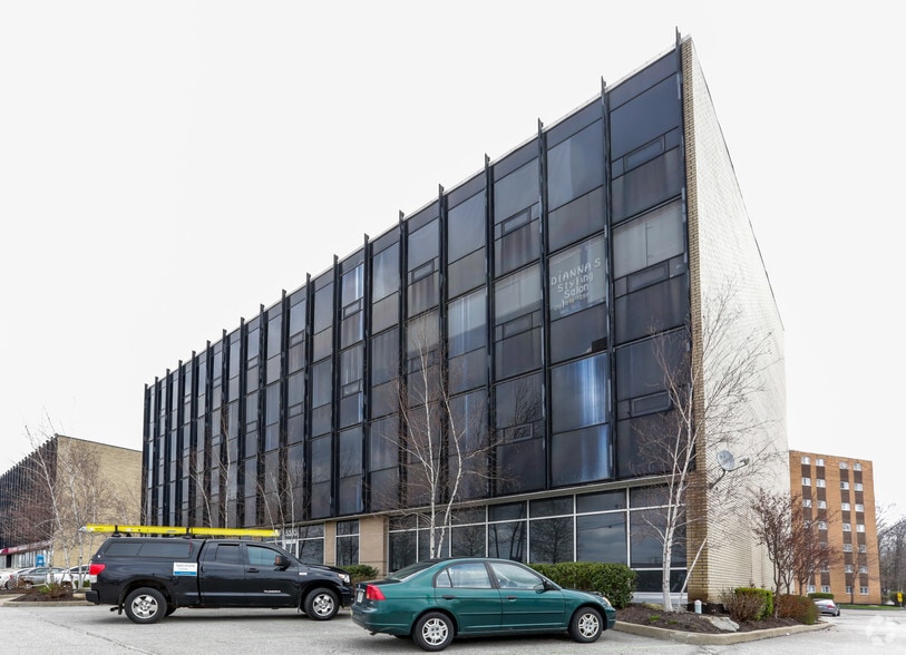 More Photos Of 5333 Northfield Rd, Bedford Office For Sale