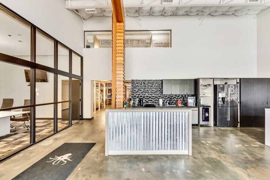 More Photos Of 122 S Main St, Fort Worth Office For Sale