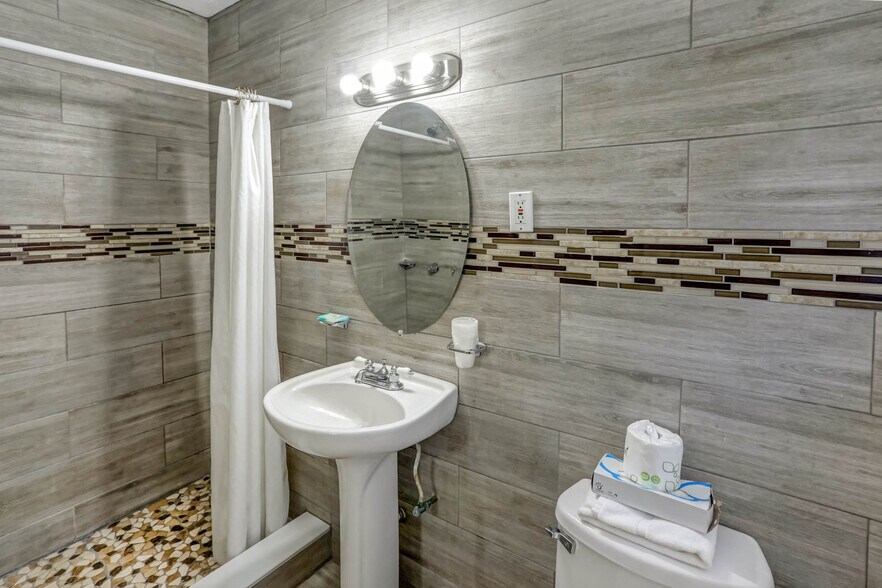 More Photos Of 1219 S Federal Hwy, Hollywood Hotel For Sale