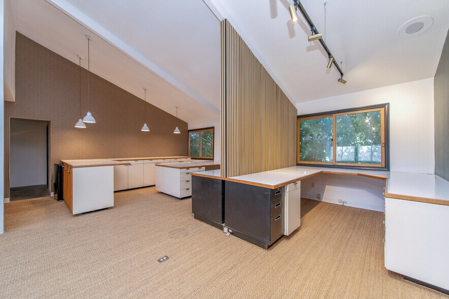 More Photos Of 2482 Newport Blvd, Costa Mesa Loft Creative Space For Lease