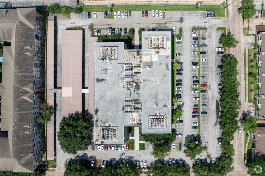 More Photos Of 2400 Augusta Dr, Houston Office For Lease