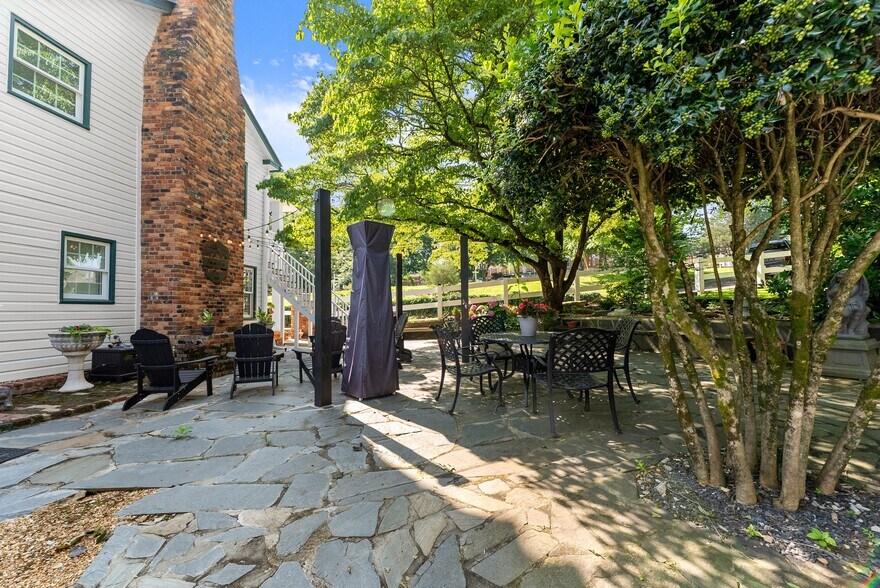 More Photos Of 168 W Main St, Dahlonega Hospitality For Sale
