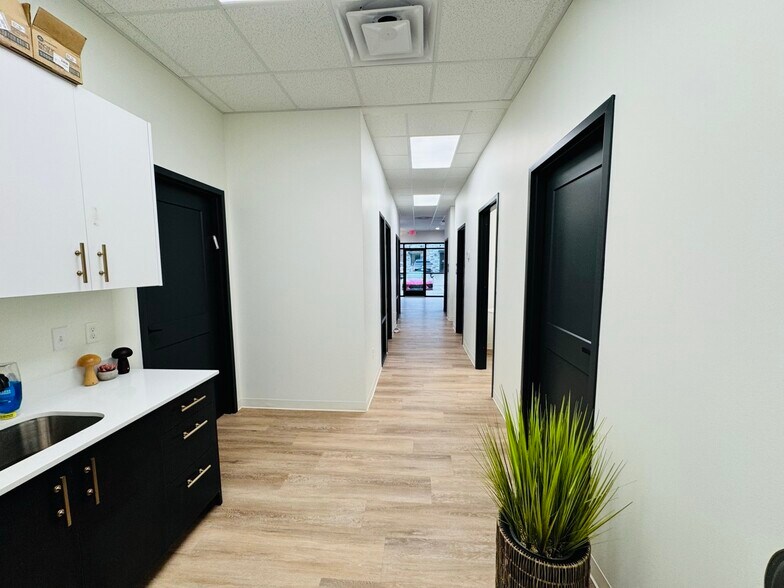 More Photos Of 15105 Crown At Lone Oak Rd, Edmond Office For Lease