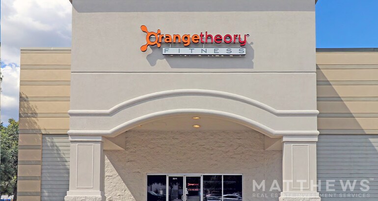 More Photos Of 3311-3327 Lithia Pinecrest Rd, Valrico Storefront For Sale