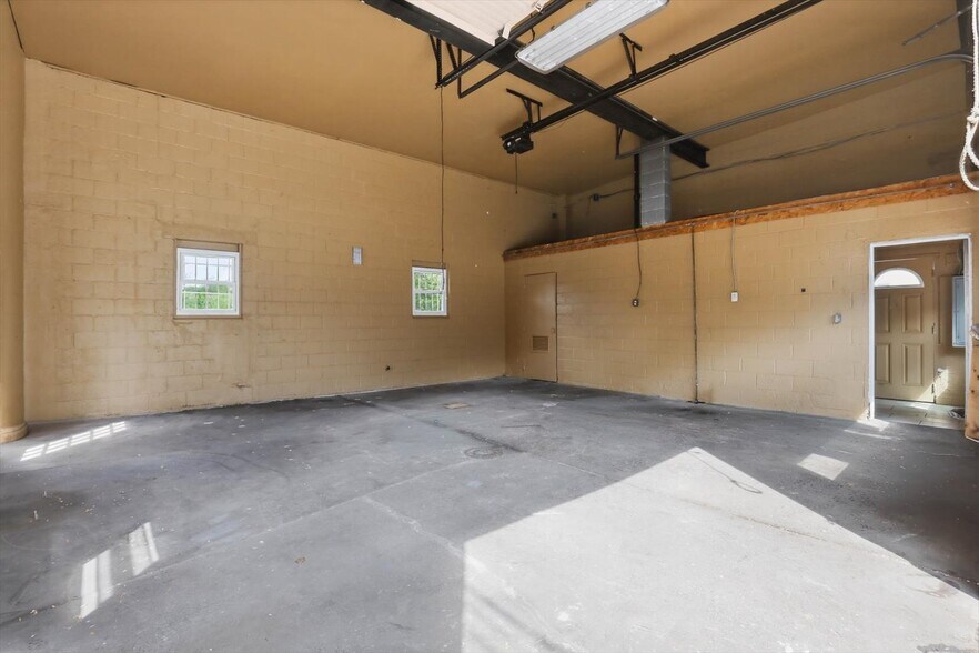 More Photos Of 542 South Prince St, Lancaster Auto Repair For Sale