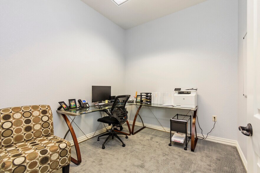 More Photos Of 7633 Bellaire Dr S, Fort Worth Medical For Sale