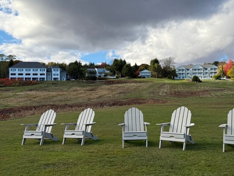 More Photos Of 886 Commercial St, Rockport Hotel For Sale