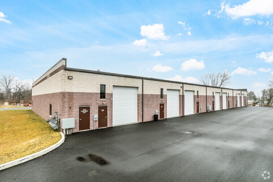 More Photos Of 411-423 Nina Way, Warminster Township Light Distribution For Lease
