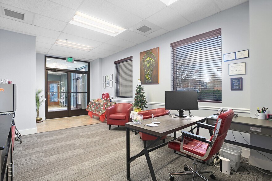 More Photos Of 2050 Gordon W Shelton Blvd, Fredericksburg Office For Lease