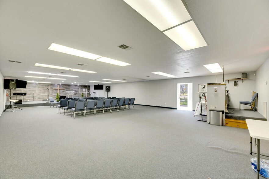 More Photos Of 3001 S Kings Ave, Brandon Religious Facility For Sale