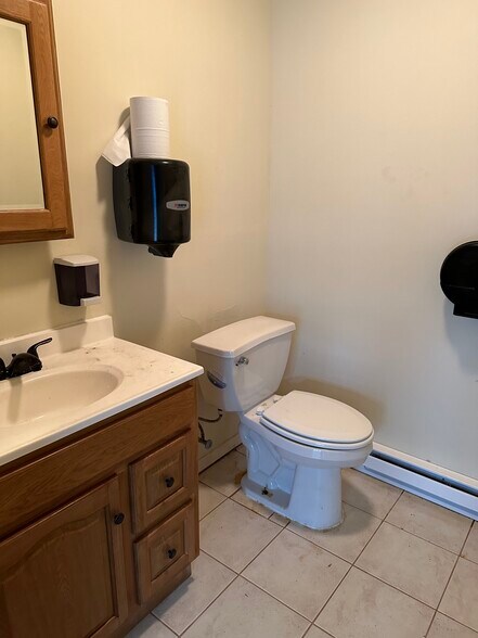 More Photos Of 2501 Penn Ave, West Lawn Storefront Retail Office For Lease