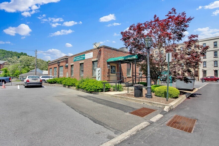 More Photos Of 2 Waln St, Wellsboro Office For Sale