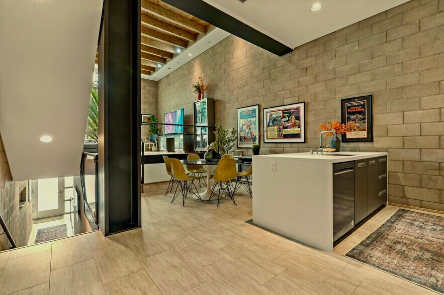 More Photos Of 631 N Larchmont Blvd, Los Angeles Office Residential For Sale