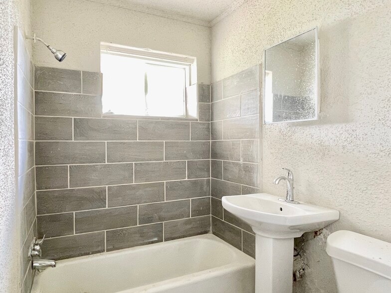 More Photos Of 826 1st St W, Birmingham Apartments For Sale