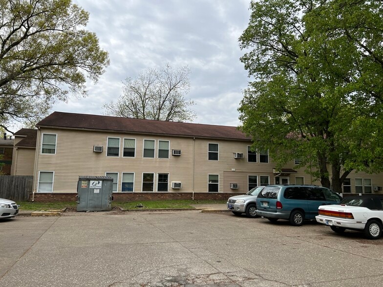 Primary Photo Of 2305 S Rotherwood Ave, Evansville Apartments For Sale
