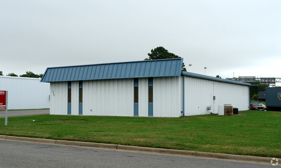 More Photos Of 400 Copeland Dr, Hampton Showroom For Lease