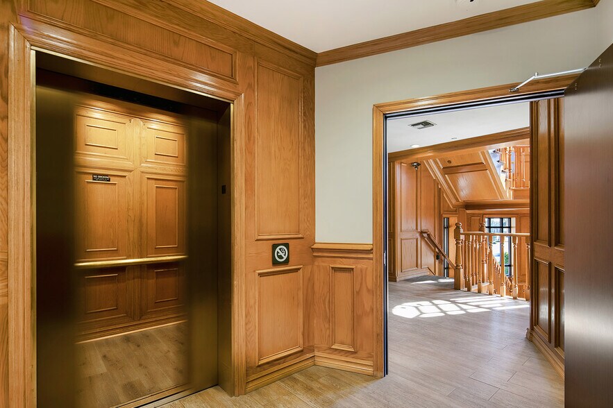 More Photos Of 18645-18663 Ventura Blvd, Tarzana General Retail For Lease