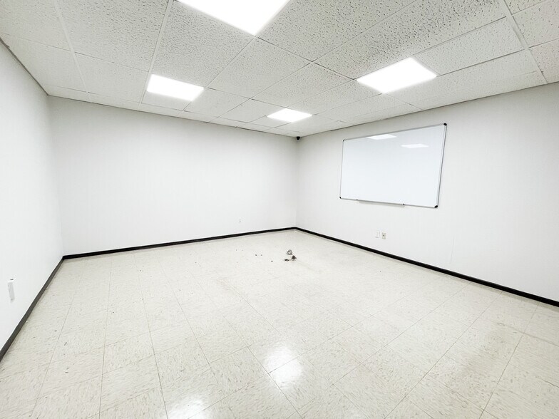 More Photos Of 1201 E 50th St, Lubbock Warehouse For Lease