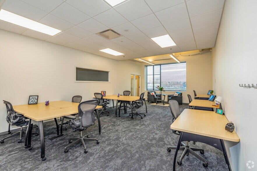 Photo of 2nd Floor Ste 8-20 Desks
