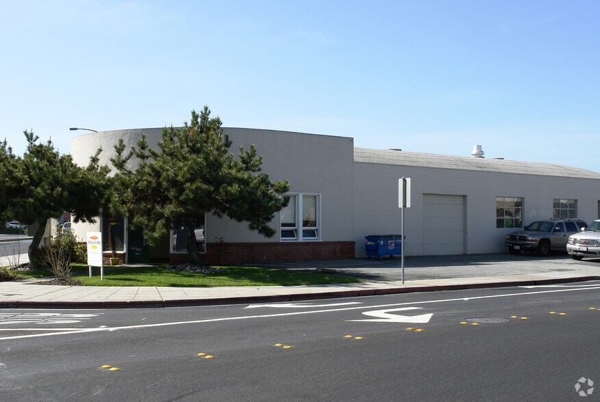 More Photos Of 1023 Chestnut St, Redwood City Research And Development For Sale