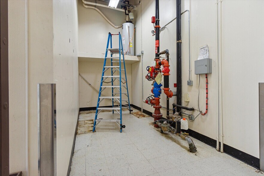 More Photos Of 1420 Wright Ave, Alma Drugstore For Sale