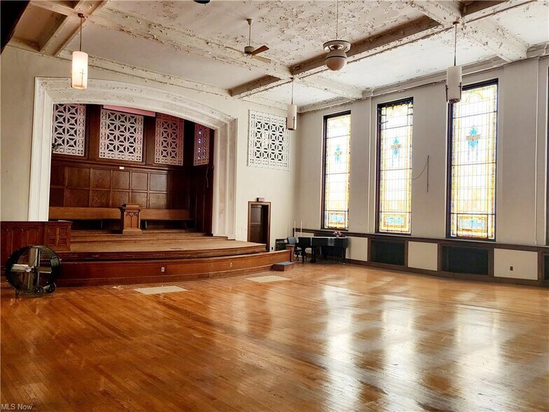 More Photos Of 400 Sixth St, Lorain Religious Facility For Sale